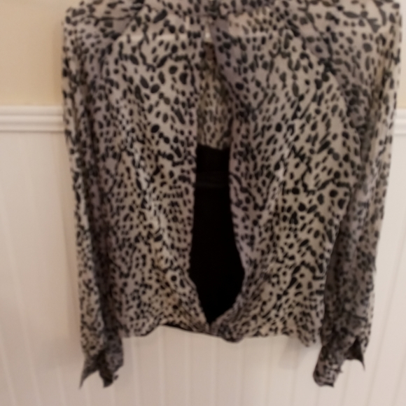 Jennifer Lopez blouse - Picture 2 of 5